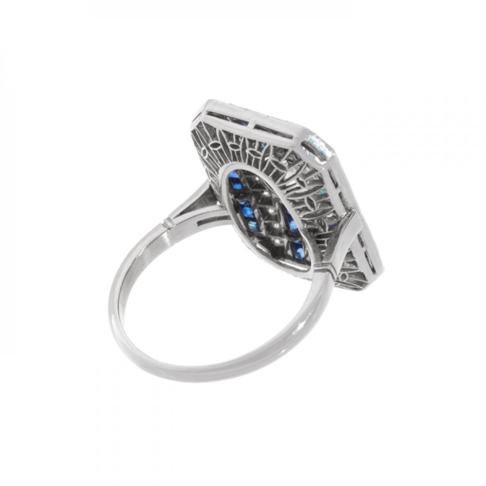 Ring in platinum, diamonds and sapphires Art deco style, with geometric frontispiece in parallel - Image 2 of 4