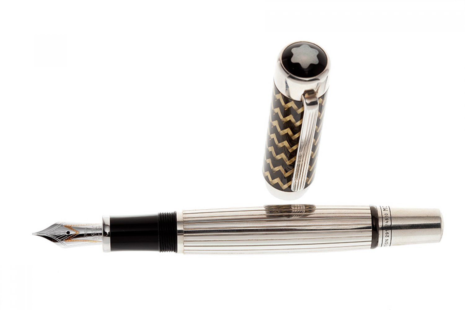 MONTBLANC "J.P. MORGAN" FOUNTAIN PEN.Barrel of silver and carbon fibre.Two-tone 18 Kts. gold nib. - Image 3 of 3