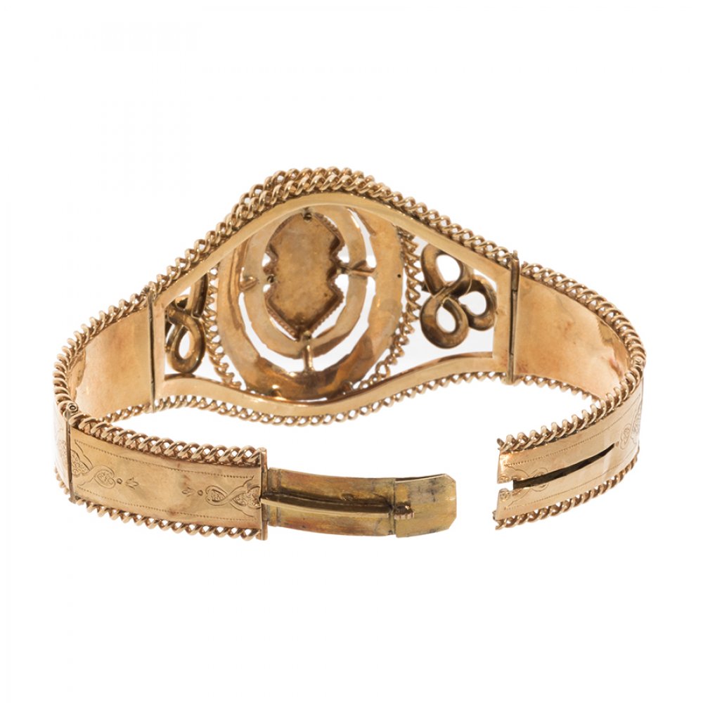 19th century bracelet. In 18 kt yellow gold. Oval frontis with definition with a medallion-shaped - Image 2 of 4