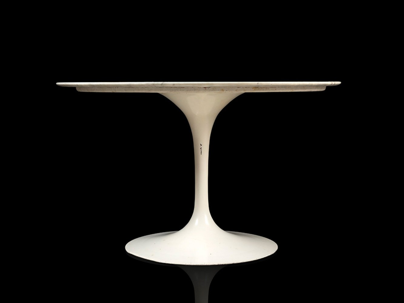 EERO SAARINEN (Finland, 1910 - United States, 1961).Tulip Table, 1960s.White enamelled metal base - Image 2 of 4