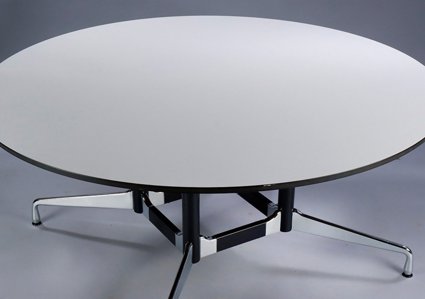 CHARLES EAMES (USA, 1907 - 1978) & RAY EAMES (USA, 1912 - 1988) for VITRA Editor.Dining table, " - Image 5 of 6