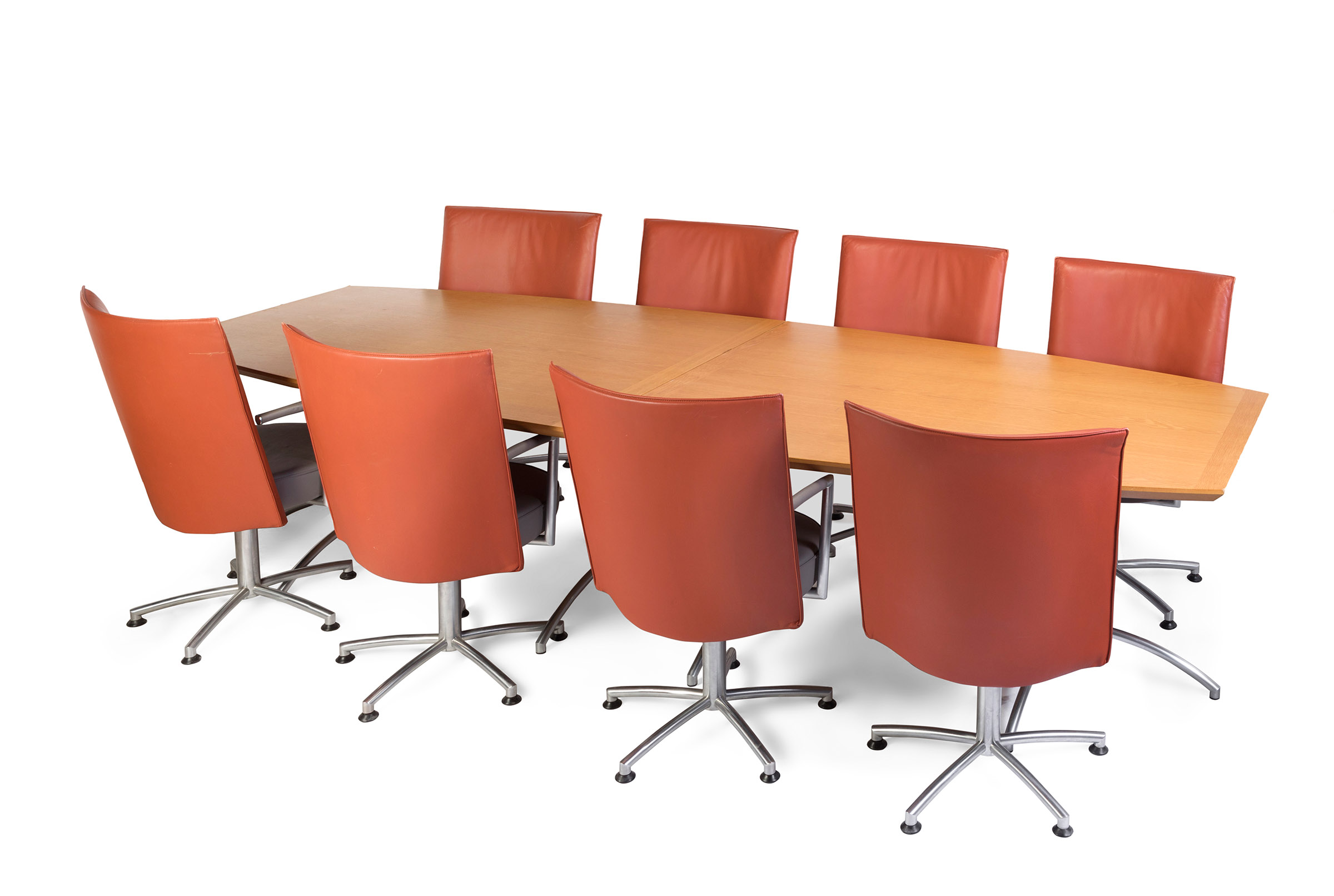 JOHANNES FOERSOM (Denmark, 1947).Boardroom table and 8 chairs.Wooden top, aluminium feet.Chairs