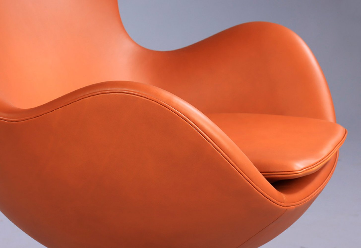 ARNE JACOBSEN (Denmark, 1902 - 1971) for FRITZ HANSEN.Egg Chair, model 3316, design 1958-59.Original - Image 4 of 7