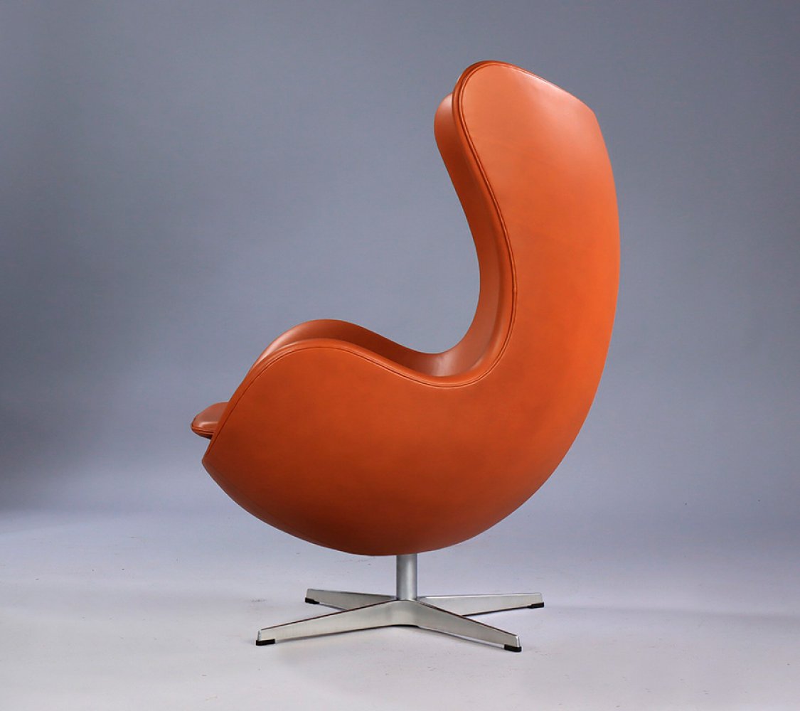 ARNE JACOBSEN (Denmark, 1902 - 1971) for FRITZ HANSEN.Egg Chair, model 3316, design 1958-59.Original - Image 6 of 7