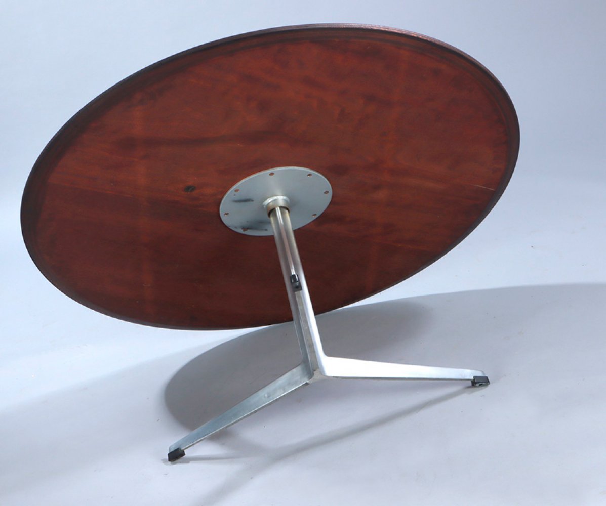 ARNE JACOBSEN (Denmark, 1902 - 1971) for FRITZ HANSEN.Coffee table model 3513.Rosewood veneered top, - Image 2 of 6