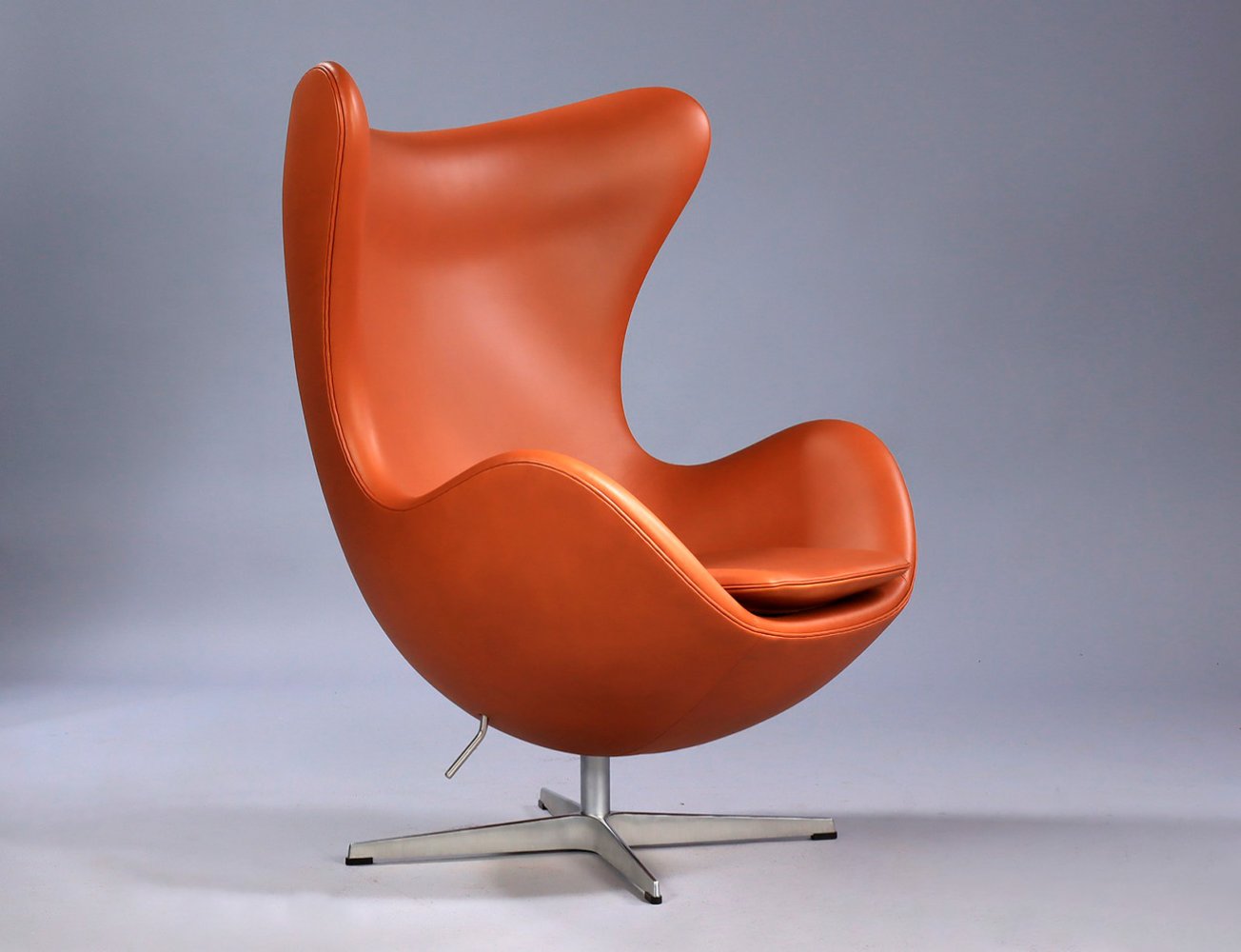 ARNE JACOBSEN (Denmark, 1902 - 1971) for FRITZ HANSEN.Egg Chair, model 3316, design 1958-59.Original