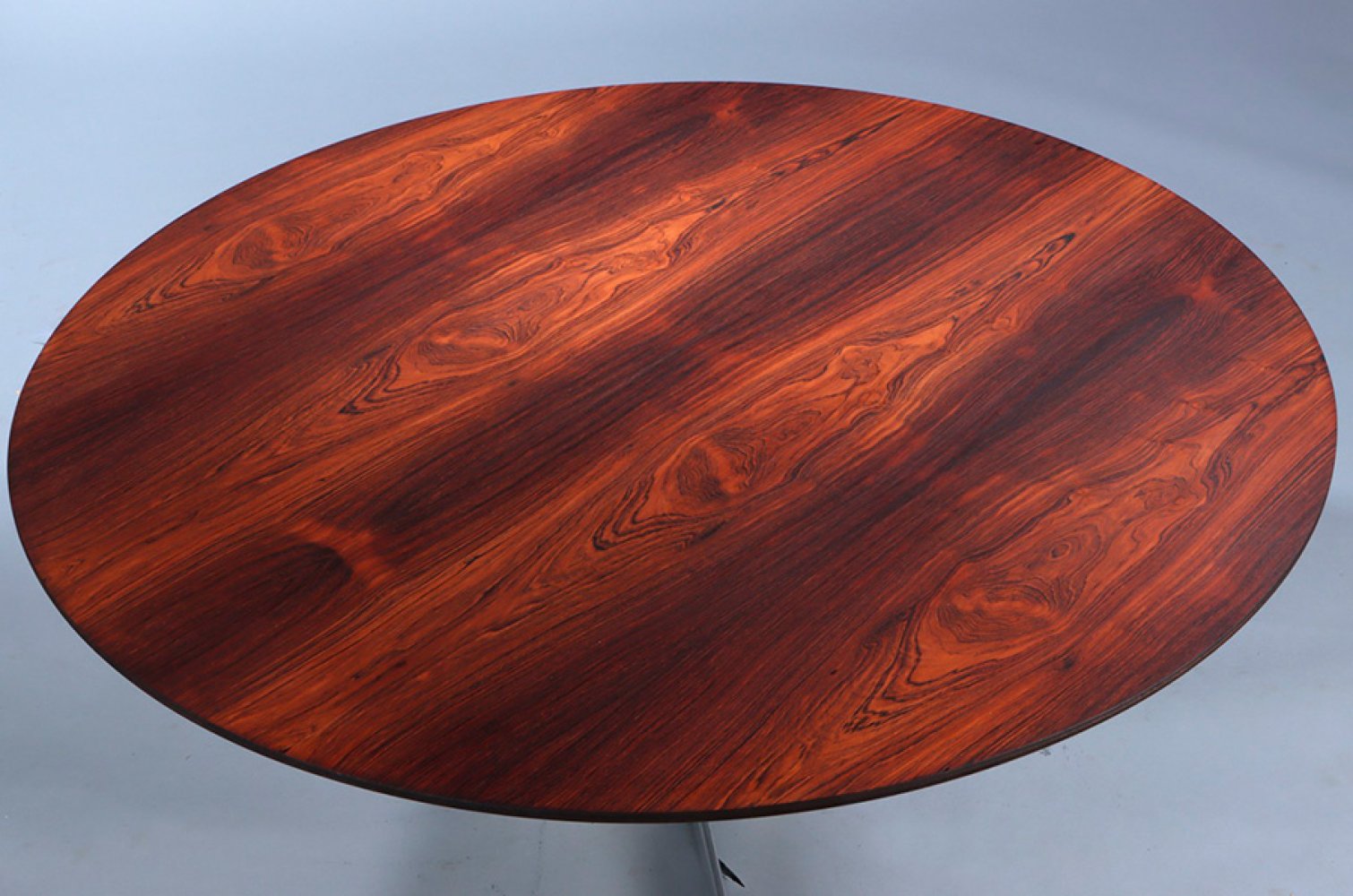 ARNE JACOBSEN (Denmark, 1902 - 1971) for FRITZ HANSEN.Coffee table model 3513.Rosewood veneered top, - Image 4 of 6