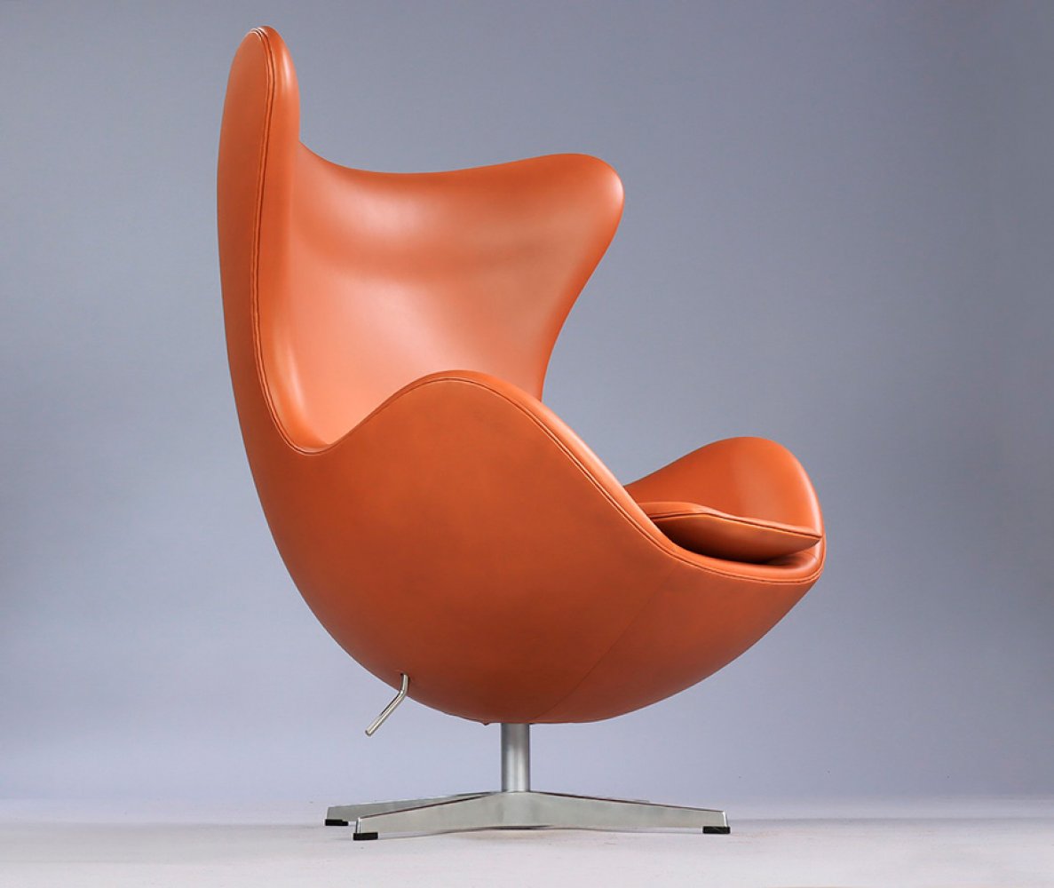 ARNE JACOBSEN (Denmark, 1902 - 1971) for FRITZ HANSEN.Egg Chair, model 3316, design 1958-59.Original - Image 2 of 7
