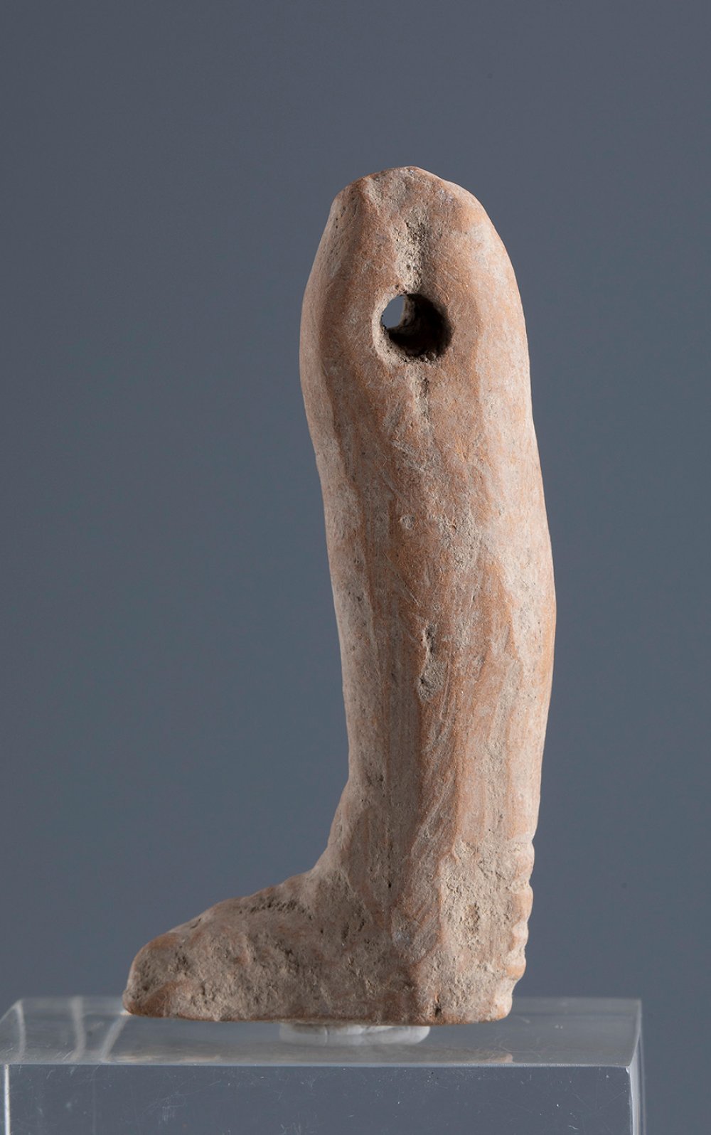 Right leg of an articulated doll. Smyrna, 3rd century BC.Terracotta.Provenance: Smyrna, 1895-1905.