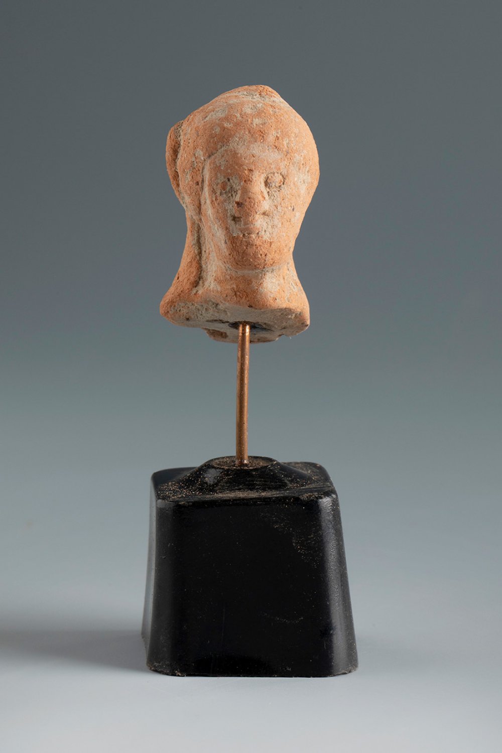 Female head. Smyrna, 3rd century BC.Terracotta.Provenance: Smyrna, 1895-1905. Collection Paul Gaudin