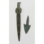 Set of two spearheads; Iberian culture, 5th-6th centuries.Bronze.Measurements: 9 x 1 cm; 4 x 1 cm.
