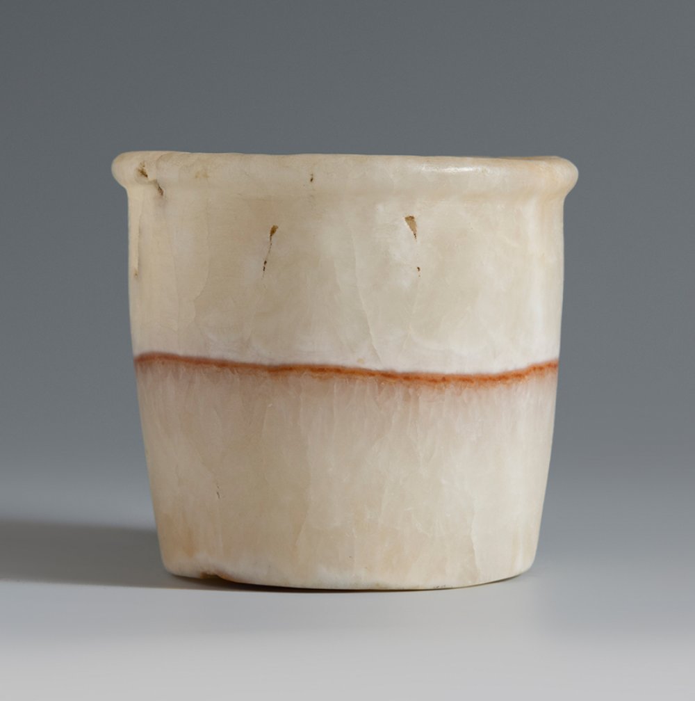 Vase. Ancient Egypt, Middle Kingdom, 2040-1782 BC.Alabaster.Measurements: 6.3 cm (height) and 7 - Image 3 of 4