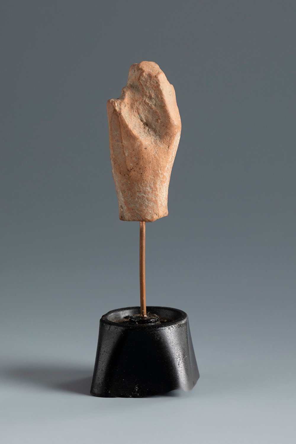 Left hand. Smyrna, 4th-3rd century BC.Terracotta.Provenance: Smyrna, 1895-1905. Collection Paul - Bild 2 aus 3