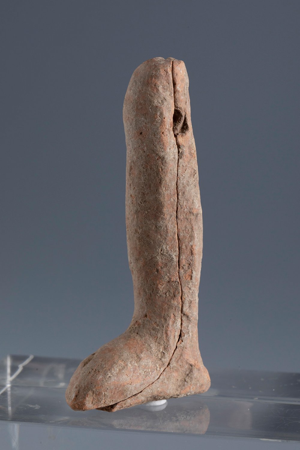 Leg of an articulated doll. Smyrna, 3rd century BC.Terracotta.Provenance: Smyrna, 1895-1905.