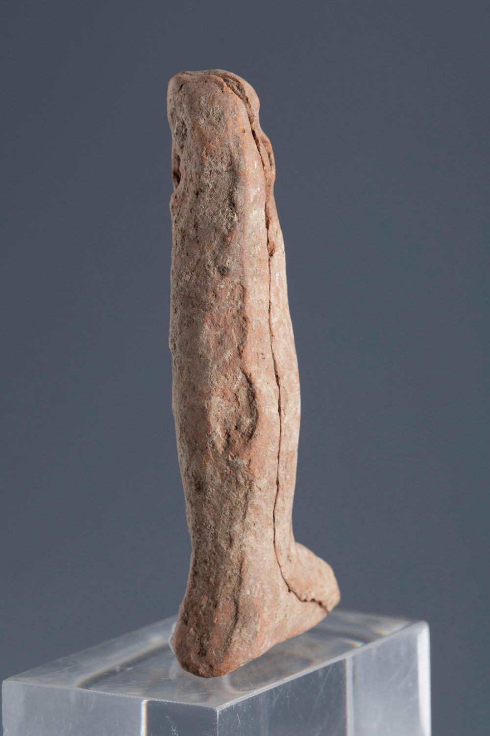 Leg of an articulated doll. Smyrna, 3rd century BC.Terracotta.Provenance: Smyrna, 1895-1905. - Bild 3 aus 4