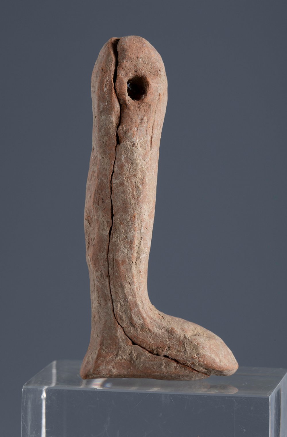 Leg of an articulated doll. Smyrna, 3rd century BC.Terracotta.Provenance: Smyrna, 1895-1905. - Bild 4 aus 4