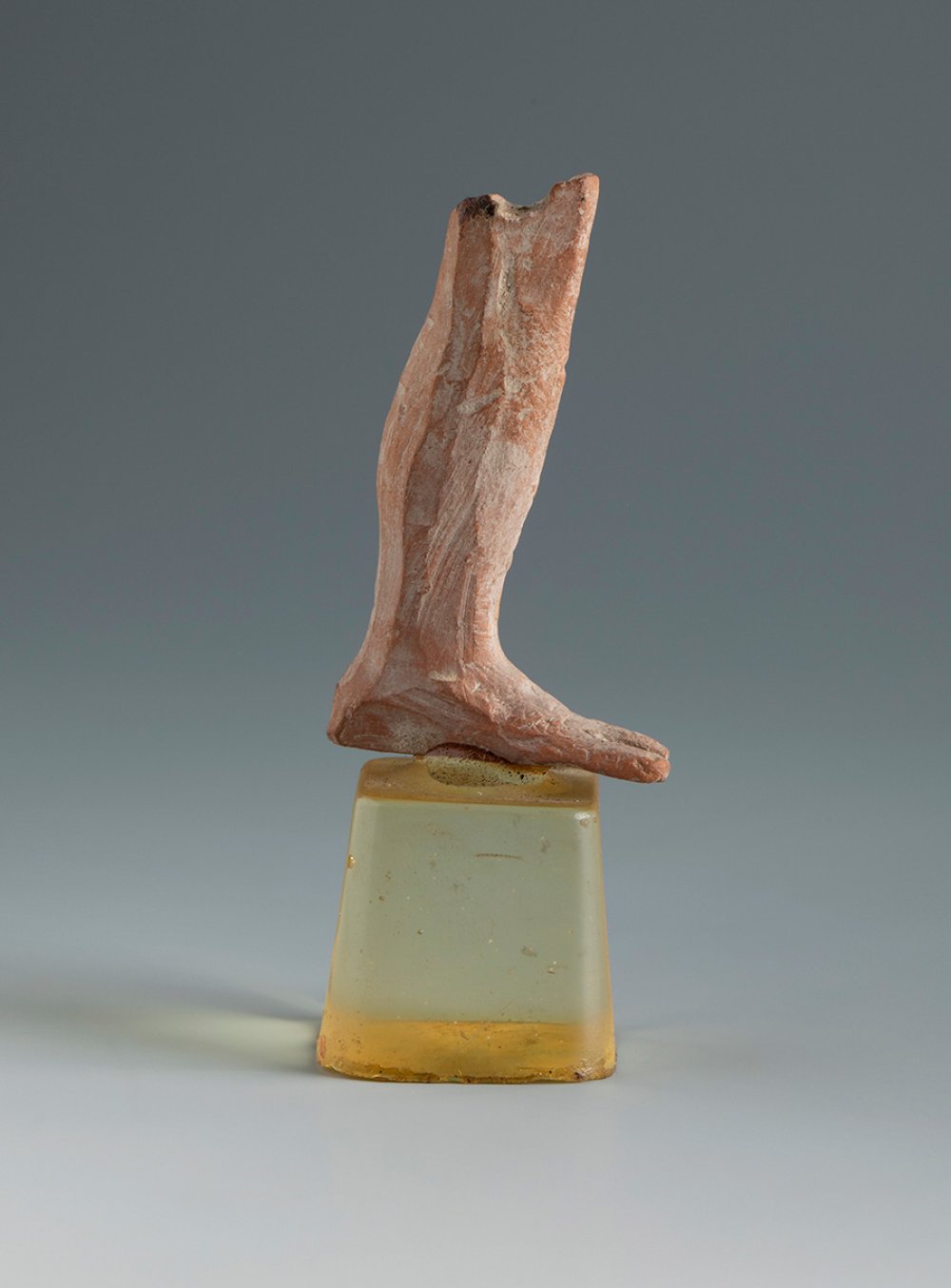 Left leg. Smyrna, 3rd century BC.Terracotta.Provenance: Smyrna, 1895-1905. Collection Paul Gaudin ( - Bild 3 aus 3