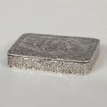Rectangular box. S. XX. In silver. Contrasts.Weight: 112 g.Measures: 2 x 8 x 6.Decoration of gallant