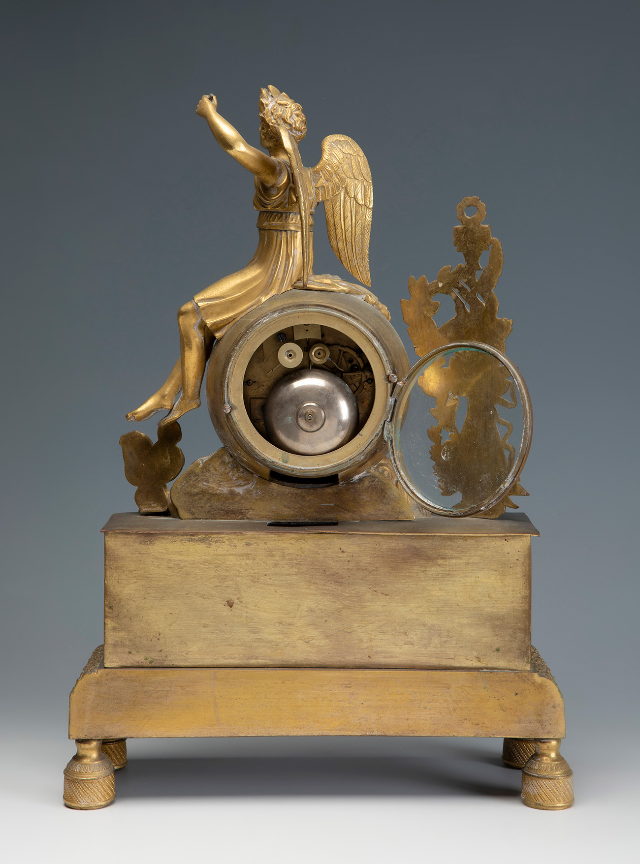 Table clock, Empire period. France, early 19th century.Gilt bronze.Some lack in the figure.The - Image 4 of 4