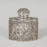 Perfume bottle, S. XX. In silver."Silverware López" Madrid. Contrasts and punches. Weight: 226 g.