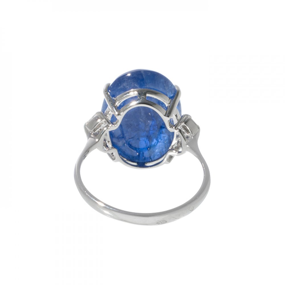 Ring in 18kt white gold. Model with Burmese sapphire, weighing ca. 10.29 carats. and diamonds - Image 2 of 3