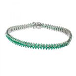 Bracelet in 18 kts. white gold. Model type riviere of emeralds with a weight of ca. 5,50 carats. Box