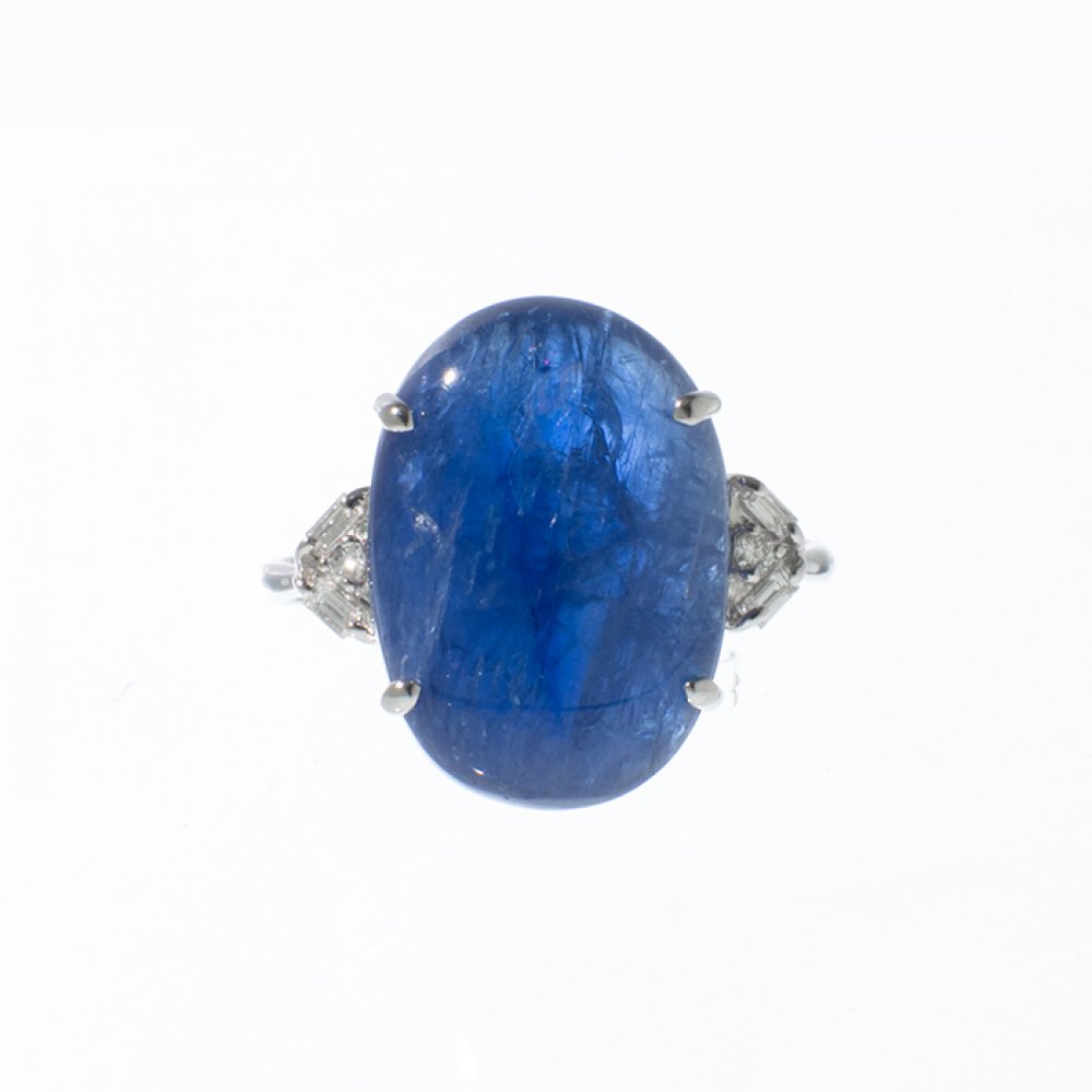 Ring in 18kt white gold. Model with Burmese sapphire, weighing ca. 10.29 carats. and diamonds - Image 3 of 3