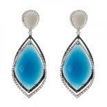 Pair of long earrings with movement in 18 kts. white gold and agate. Model with two bodies, the