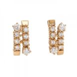 Pair of earrings in 18kt yellow gold. Frontis with double strip of diamonds, brilliant cut, I
