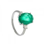 Ring in 18kt white gold. Model with oval-cut Colombian emerald weighing ca. 3 carats. and baguette-