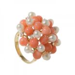 Ring in 18 kts. yellow gold "corallium", pearls and diamonds. Pom-pom" model from the 1960s.