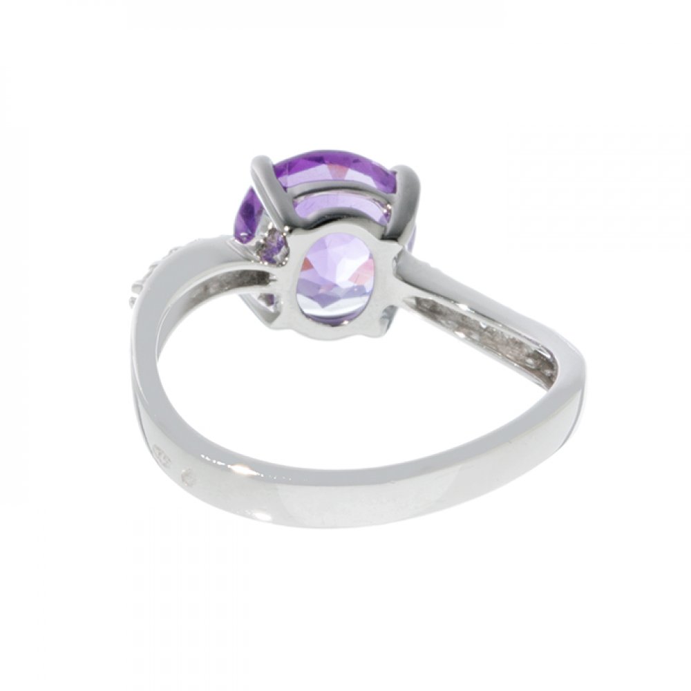 Ring in 18 carat white gold. Solitaire model with central amethyst weighing ca. 2 cts. and arms with - Image 3 of 3