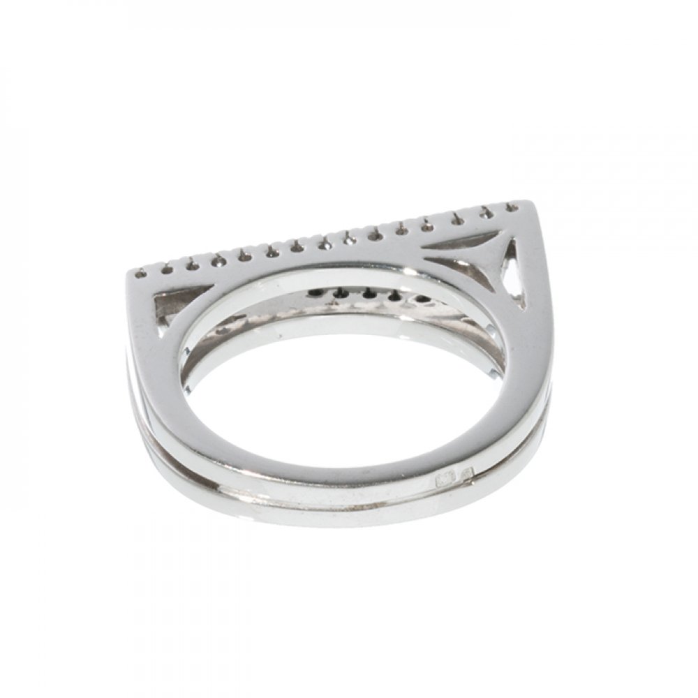 Ring in 19.2ct white gold and diamonds. Model with raised geometric frontispiece, with white and - Image 2 of 3