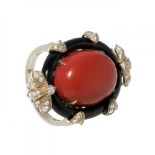 Ring in 18kt yellow gold, carnelian agate, onyx and diamonds. Oval fronted model with a red agate,