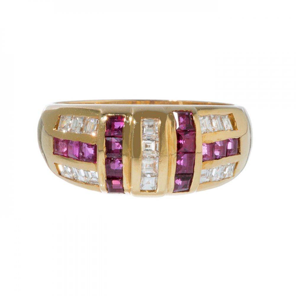 Ring in 19.2 kts. yellow gold, rubies and diamonds, in carré cut. Bombé model with geometric frontis - Image 2 of 3