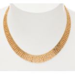 Necklace in 16kt yellow gold (although it has 18kt hallmarks). Matt and polished finish links. Clasp