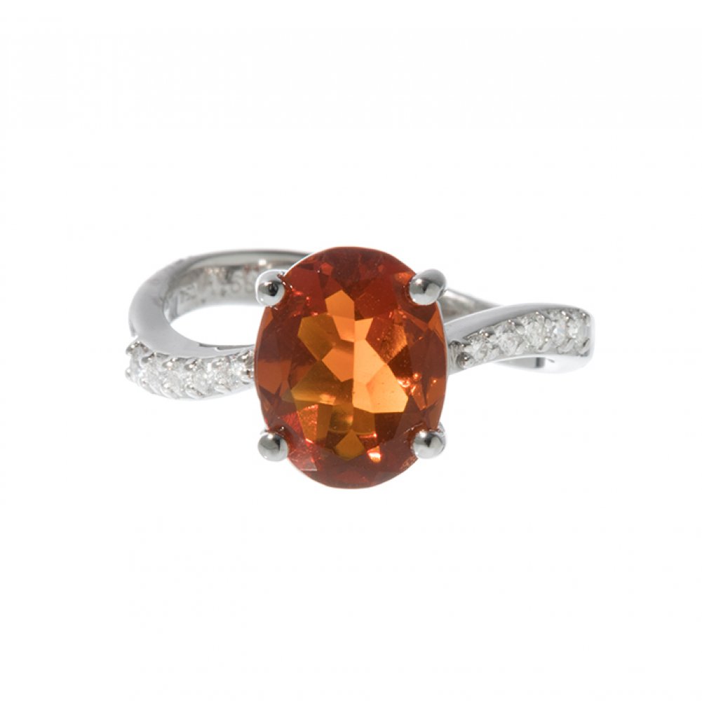 Ring in 18kt white gold. Model with oval-cut fire opal weighing ca. 1.68 carats. and diamonds - Image 2 of 3