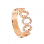Ring in 18k yellow gold. Frontis with five diamond-lined ovals, brilliant-cut, of ca. 0.70 cts.