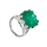 Ring in 18 carat white gold. Model with Colombian emerald frontispiece weighing ca. 20 carats. and