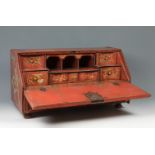 Portable desk; Spain, 18th century.Polychrome wood.Measurements: 29.5 x 54 x 28 cm.Portable desk
