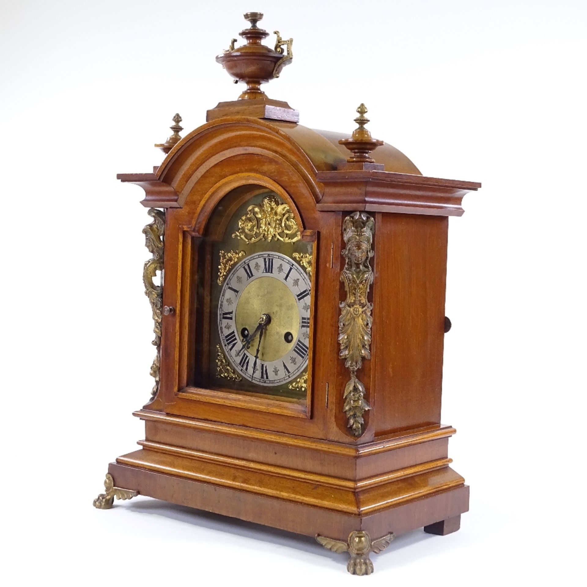 A 19th German walnut-cased dome-top mantel clock with brass dial, cast-brass moulding and mounts and - Bild 2 aus 3