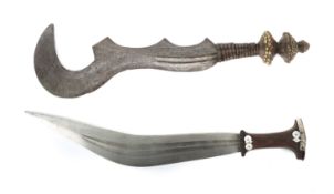Zwei afrikanische Schwerter 20. Jh.,