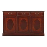 Sideboard mit drei Schubladen und