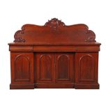 Sideboard mit barock geschweifter