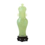 Kleine Deckelvase China, Jade (?),