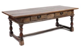 Tisch mit zwei Schubladen um 1810,