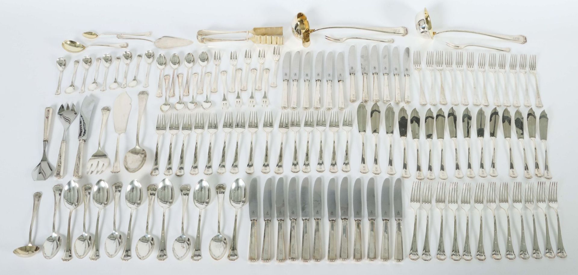 Speisebesteck für meist 12 Personen