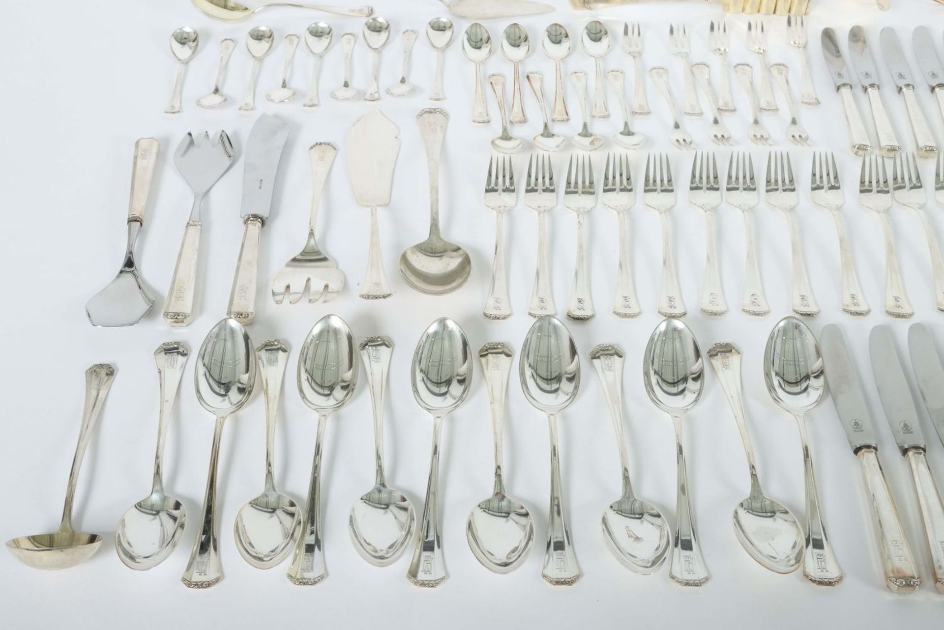 Speisebesteck für meist 12 Personen - Bild 3 aus 5