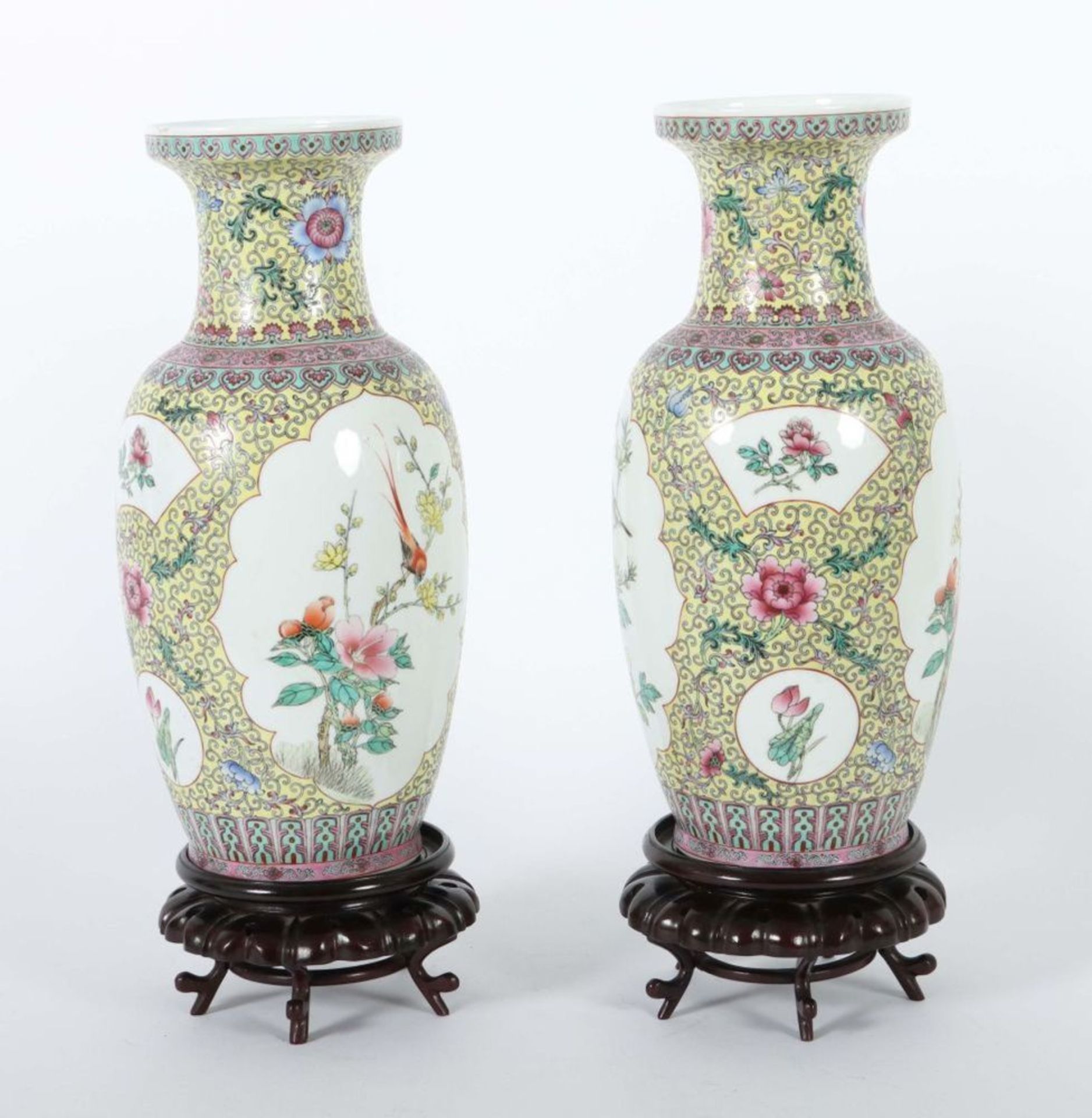 Vasenpaar "Famille rose" China, 20. - Image 2 of 4