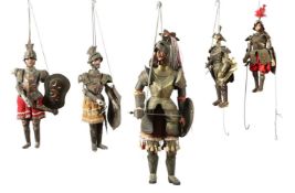 5 ritterliche Marionettenfiguren